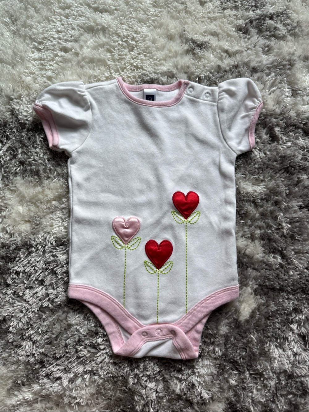 Baby GAP Girls Y2K White & Pink Heart Embroidered Floral Onesie 6-12M